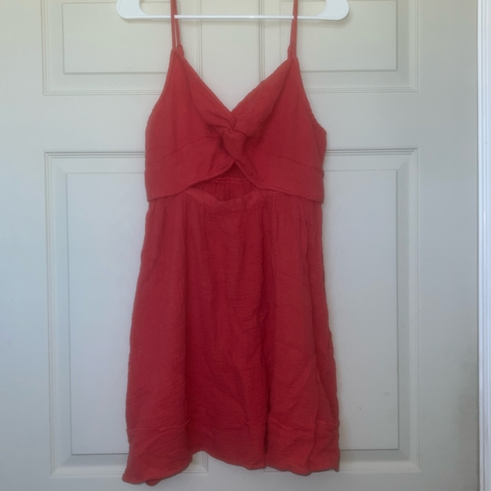 Pink dress with keyhole cutout